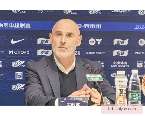 上海海港穆斯卡特主帅状态回暖，球队竞争力增强备受关注