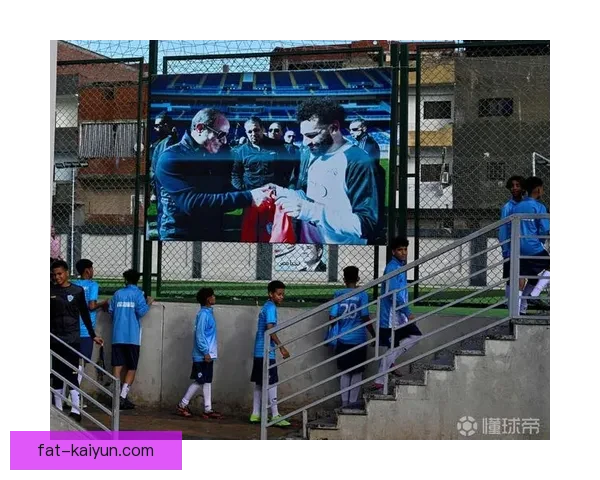 萨拉赫的球迷歌声背后故事引发热议，展现其在球迷心中的重要地位